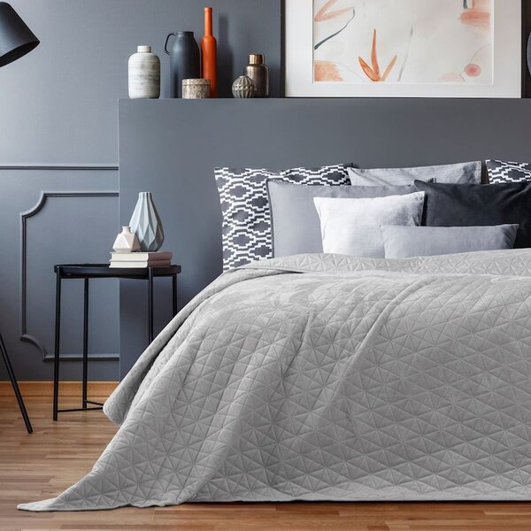 Copriletto grigio chiaro in velluto con rivestimento trapuntato 220x240 cm Laila – Restilo