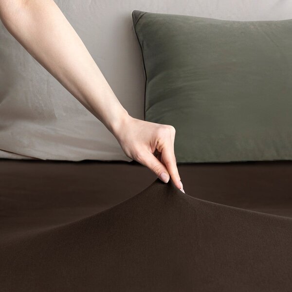 Lenzuolo con angoli marrone scuro in jersey 220x200 cm Amber – Restilo