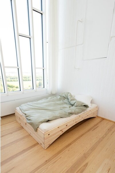 Letto matrimoniale di colore naturale in pino massiccio senza testiera 140x200 cm Orbit – Karup Design