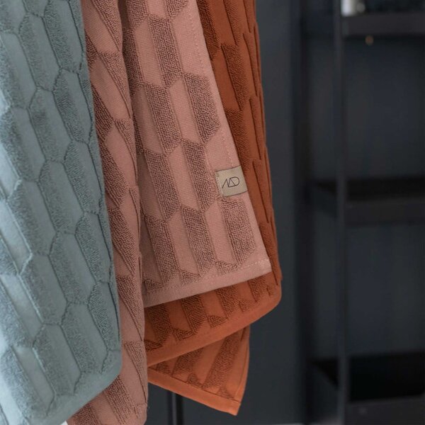 Asciugamano in cotone verde scuro 50x95 cm Geo - Mette Ditmer Denmark