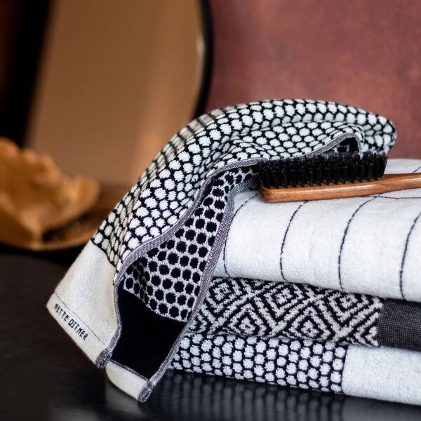 Asciugamano in cotone bianco 50x100 cm Tile Stone - Mette Ditmer Denmark