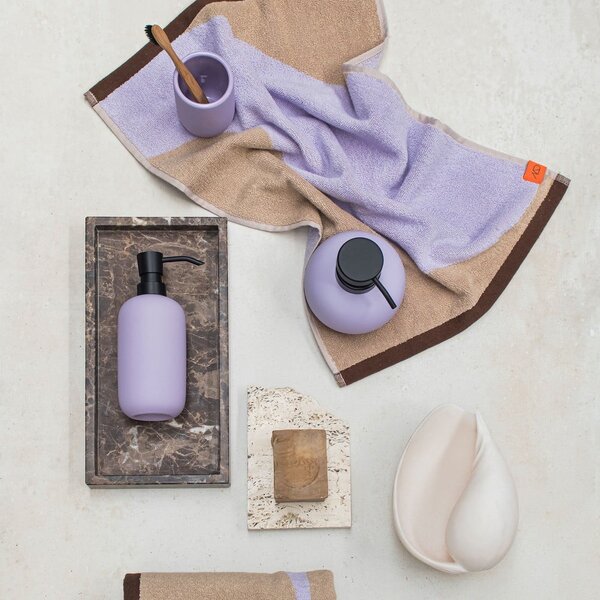 Set di 2 asciugamani in cotone biologico nei colori lavanda e marrone chiaro 50x90 cm Nova Arte - Mette Ditmer Denmark