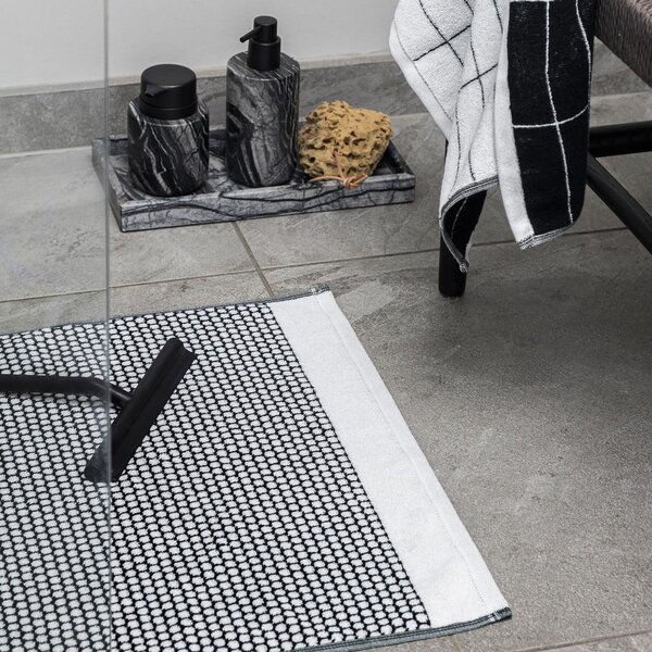 Tappetino da bagno in tessuto bianco e nero 50x80 cm Grid - Mette Ditmer Denmark