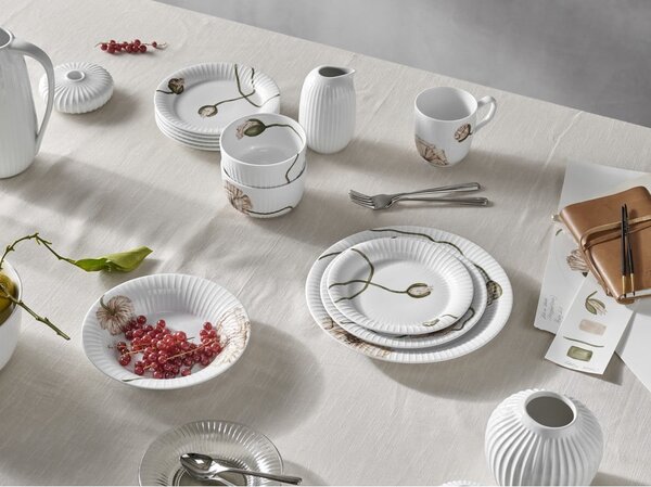 Tazza in porcellana bianca Poppy, 330 ml Hammershøi - Kähler Design