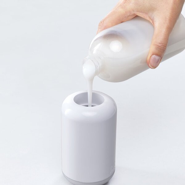 Dispenser di sapone in plastica bianca 300 ml Duo - Joseph Joseph