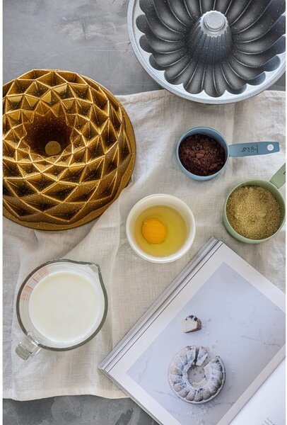 Stampo da forno in alluminio fuso di colore oro Lotus - Bonami Selection