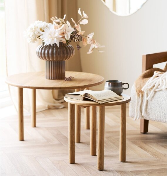 Tavolino da salotto rotondo di colore naturale in rovere massiccio ø 70 cm Jena – House Nordic
