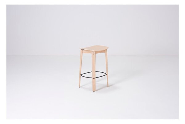 Sedia da bar di colore naturale in rovere massiccio (altezza della seduta 65 cm) Nora – Gazzda