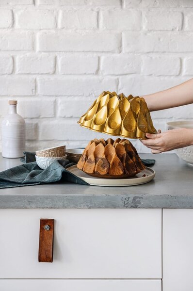 Stampo da forno in alluminio fuso di colore oro Volcania - Bonami Selection