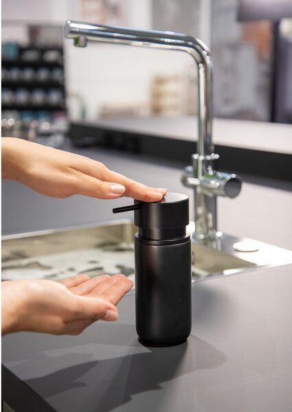 Dosatore di sapone in ceramica nera Black Outdoor Kitchen Silo - Wenko