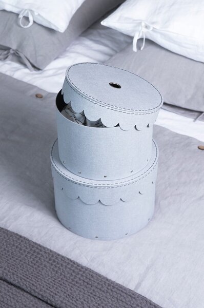 Scatole di cartone grigio chiaro con coperchio in set di 2 pezzi ø 26x17,5 cm Wilma - Bigso Box of Sweden