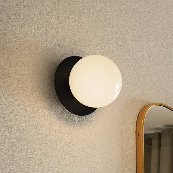 Nuura Aps Applique da parete di design Liila, dimmerabile, Nero, Bagno, Metallo, Scandinavo, Applique