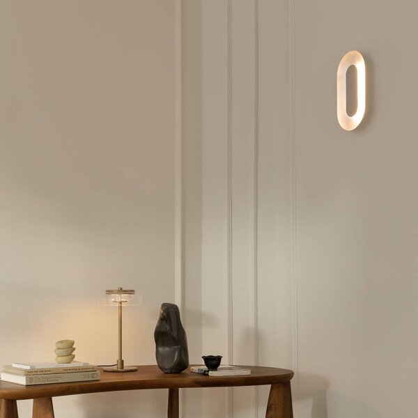 Nuura Aps Applique da parete di design Sasi, dimmerabile, Cromo / Argento, Soggiorno / Sala da pranzo, Metallo, Scandinavo, Applique