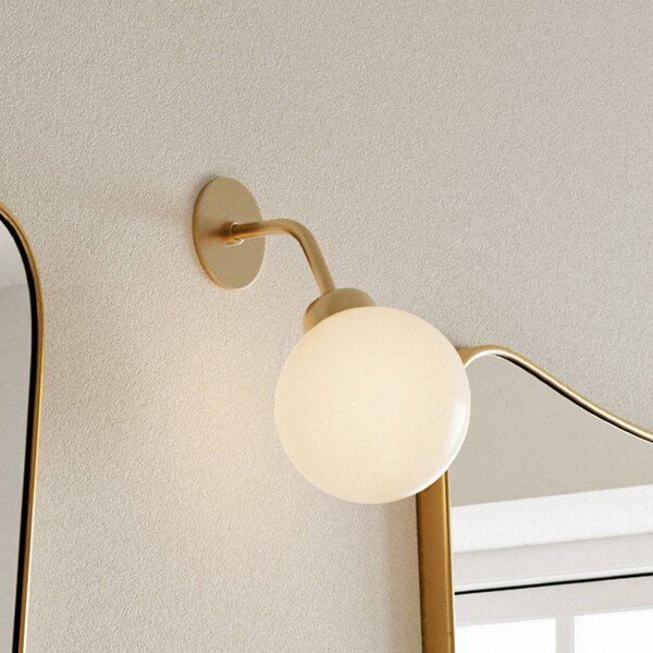Nuura Aps Applique da parete di design Apiales, dimmerabile, Ottone / Oro, Soggiorno / Sala da pranzo, Vetro, Scandinavo, Applique