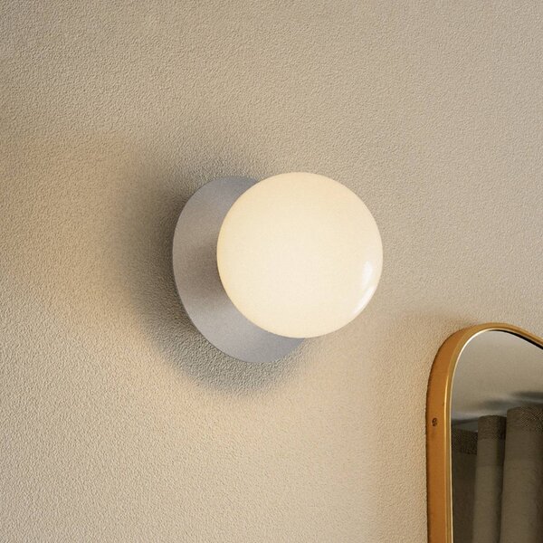 Nuura Aps Applique da parete di design Liila, dimmerabile, Cromo / Argento, Bagno, Metallo, Scandinavo, Applique