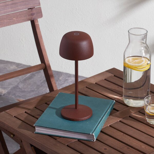 Lindby Lampada da tavolo a batteria LED Arietty, marrone, dimmerabile, IP65 Arietty Lindby, dimmerabile, Marrone / Ruggine, Soggiorno / Sala da pranzo, Alluminio, Moderno