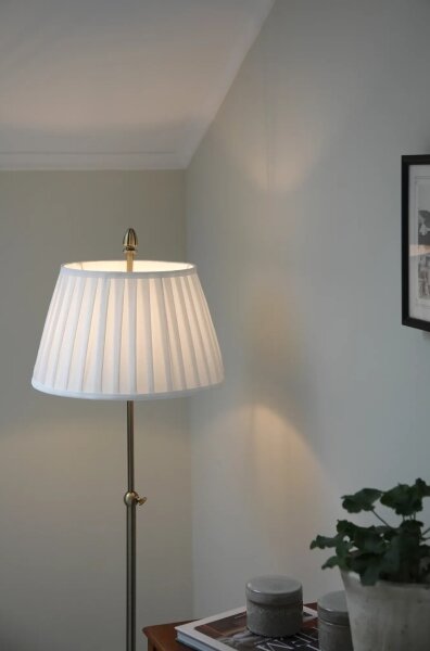 Markslöjd 108972 - Lampada da terra OXFORD 1xE14/40W/230V bianco/ottone