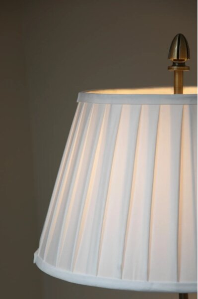 Markslöjd 108972 - Lampada da terra OXFORD 1xE14/40W/230V bianco/ottone