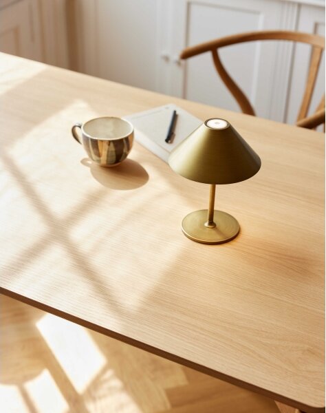 Halo Design 800841 - Lampada da tavolo ricaricabile e dimmerabile HYGGE, LED 3W/4000 mAh IP54, ottone