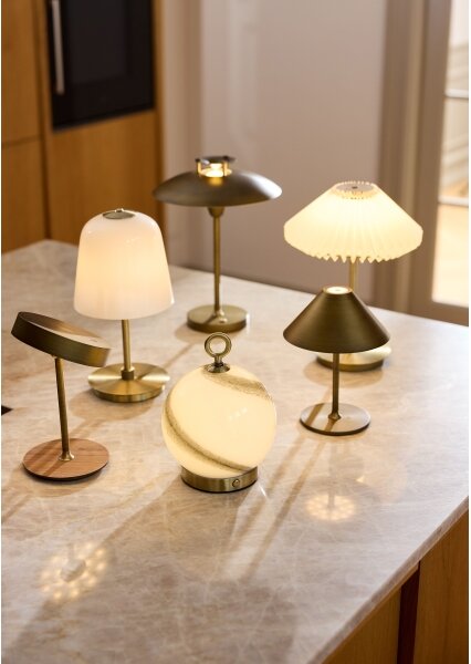 Halo Design 800841 - Lampada da tavolo ricaricabile e dimmerabile HYGGE, LED 3W/4000 mAh IP54, ottone