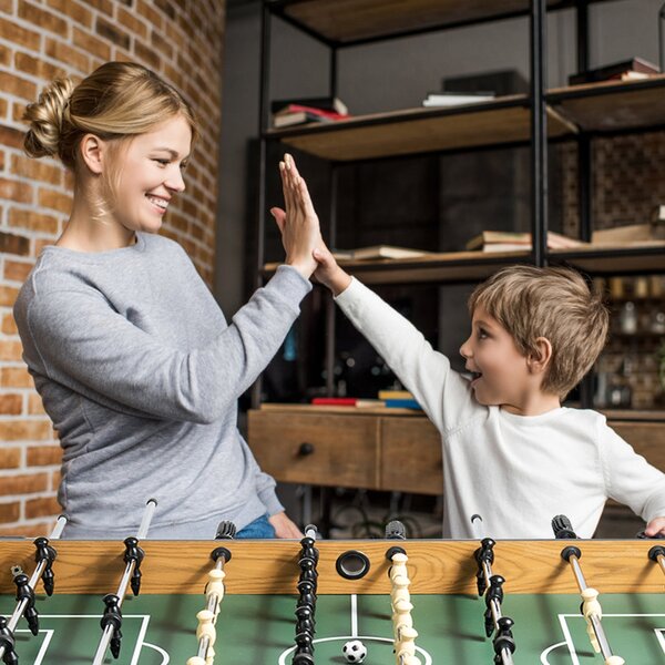Costway Calcetto di legno con 2 palline per casa stanza dei giochi e bar, Calciobalilla per adulti e bambini Marrone