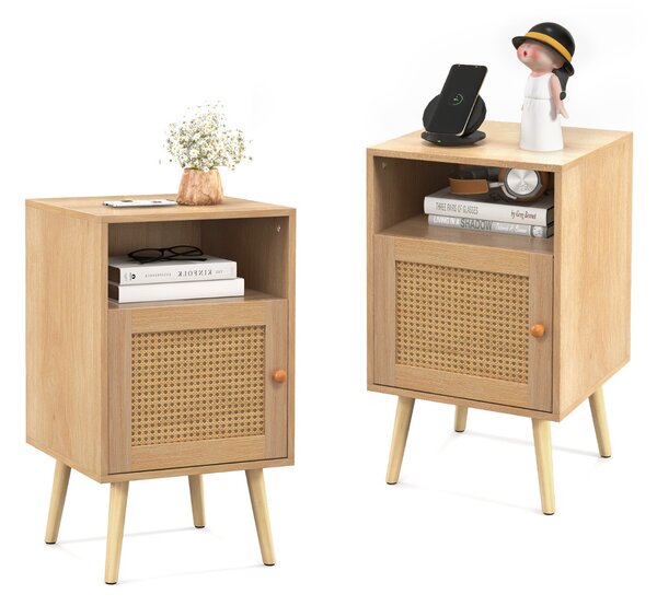 Costway Set di 2 comodini in rattan con spazio di archiviazione, Tavolini con mensola aperta e porta decorata in rattan PE Naturale