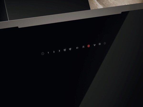 Electrolux Cappa Cucina Aspirante a Parete Larghezza 90 cm Profondit 42 cm Classe A+ colore Nero - KFV829K AutoSense Serie 900