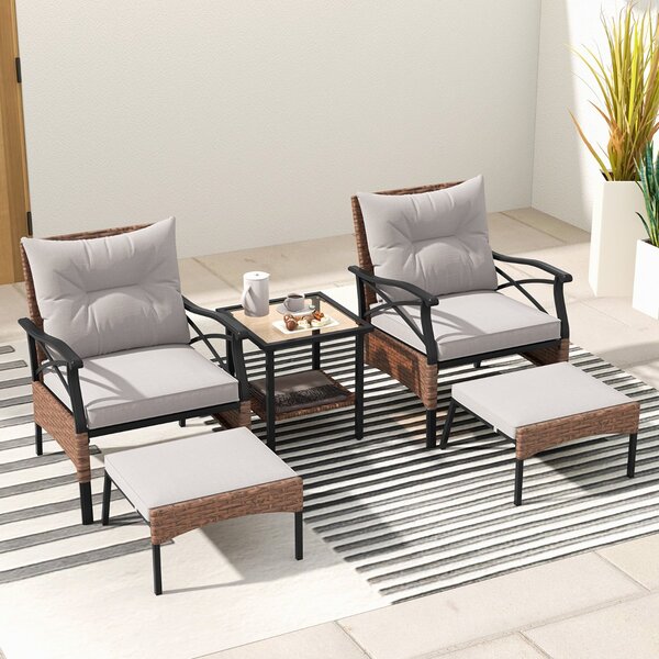 Costway Set di 5 mobili da giardino in rattan, Sedie da esterno con poggiapiedi cuscini e tavolino in vetro temperato Marrone