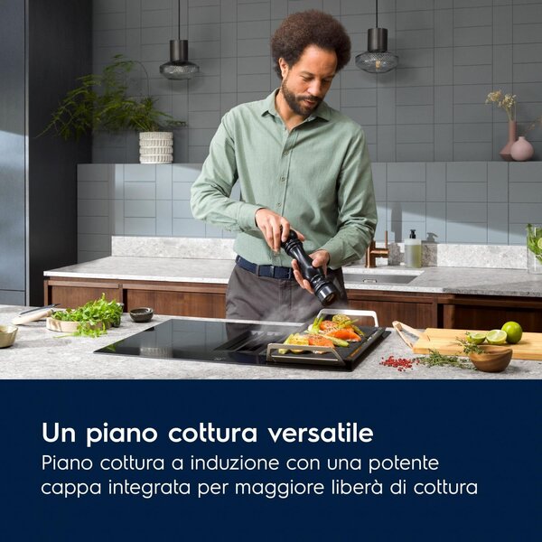 Aeg Piano Cottura a Induzione con Cappa Integrata Filtrante 4 Fuochi Larghezza 80 cm in Vetroceramica colore Nero - NCH84C23CB