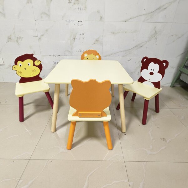 AIYAPLAY Set Tavolo e 4 Sedie per Bambini 3-8 Anni, Design di Animali, Gambe in Legno di Pino, per Cameretta, Giallo | Aosom Italy