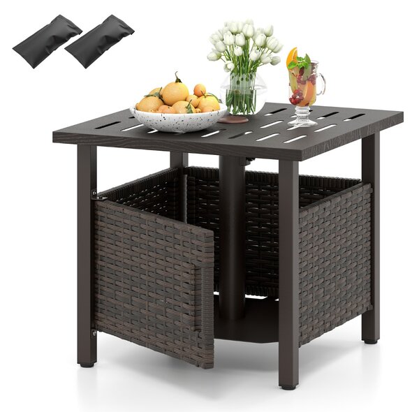 Costway Tavolo da patio in vimini PE a tutto clima con struttura antiruggine per giardino, Tavolino da esterno con foro per ombrellone Marrone