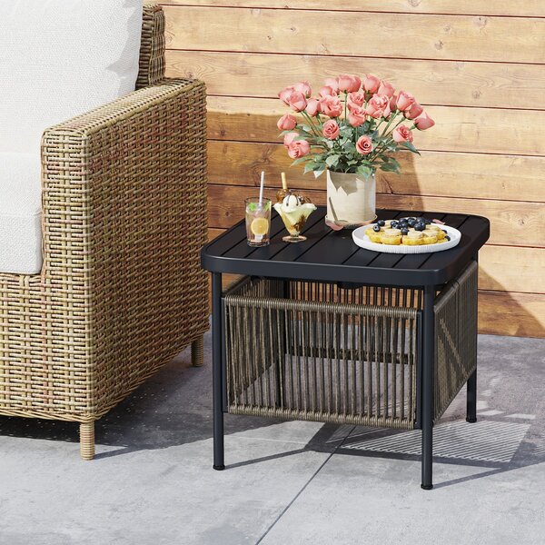 Costway Tavolino da patio a 2 livelli in metallo con ripiano da bistrò per veranda, Tavolino da esterno per ombrellone da 4 cm Nero