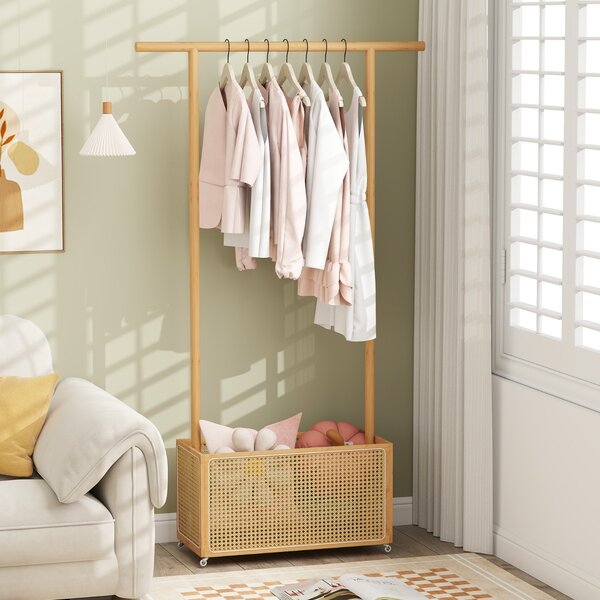 Costway Appendiabiti con cesto di stoccaggio in rattan e ruote per spazi piccoli, Appendiabiti in bambù per camera da letto Legno naturale