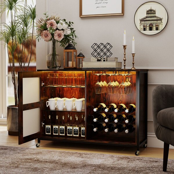 Costway Mobile bar per vino con luce led credenza buffet con ripiani regolabili, Mobile bar per vino supporti per bicchieri Marrone