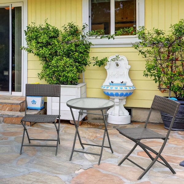Outsunny Set da Giardino da 3 Pezzi con 2 Sedie e Tavolo Rotondo Pieghevoli, Piano in Vetro Temperato, in Rattan Sintetico, Color Cioccolato