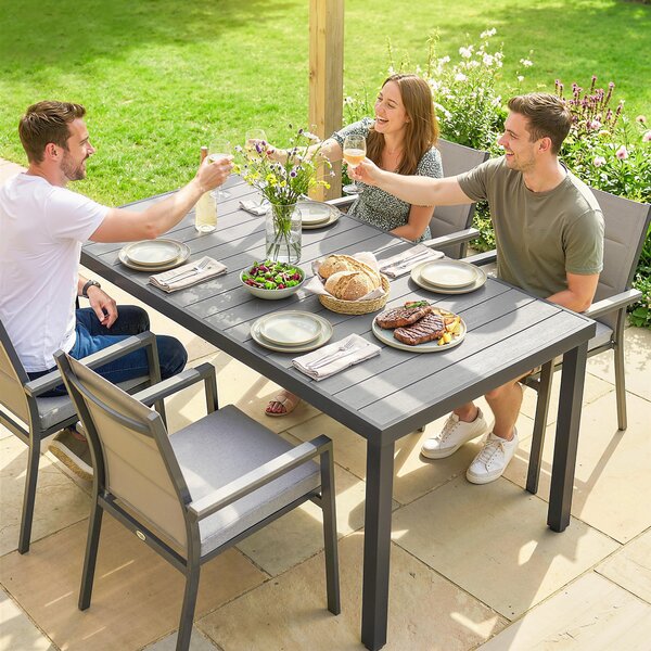 Outsunny Tavolo da Pranzo da Giardino per 6 Persone con Piano a Doghe Struttura in Acciaio 140x90x74 cm Grigio | Aosom Italy