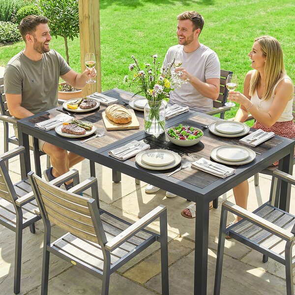 Outsunny Tavolo da giardino per 4 a 6 persone, tavolo da pranzo esterno con piano effetto legno, 140 x 80 x 72 cm, grigio scuro | Aosom Italy