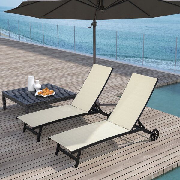 Outsunny Set di 2 lettini prendisole in alluminio e textilene con rotelle schienale reclinabile carico max. 150 Kg kaki | Aosom Italy