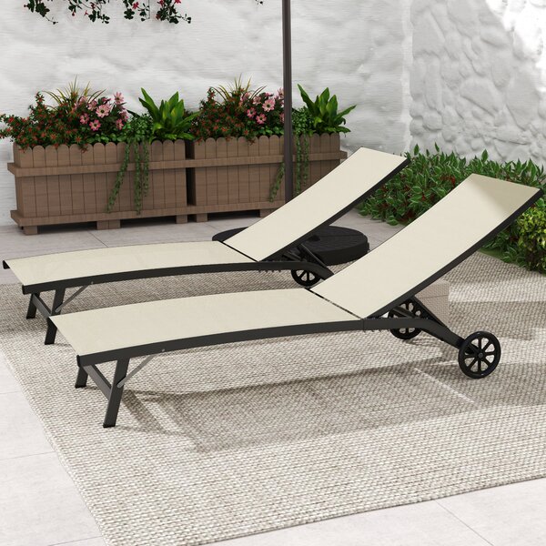 Outsunny Set di 2 lettini prendisole in alluminio e textilene con rotelle schienale reclinabile carico max. 150 Kg kaki | Aosom Italy