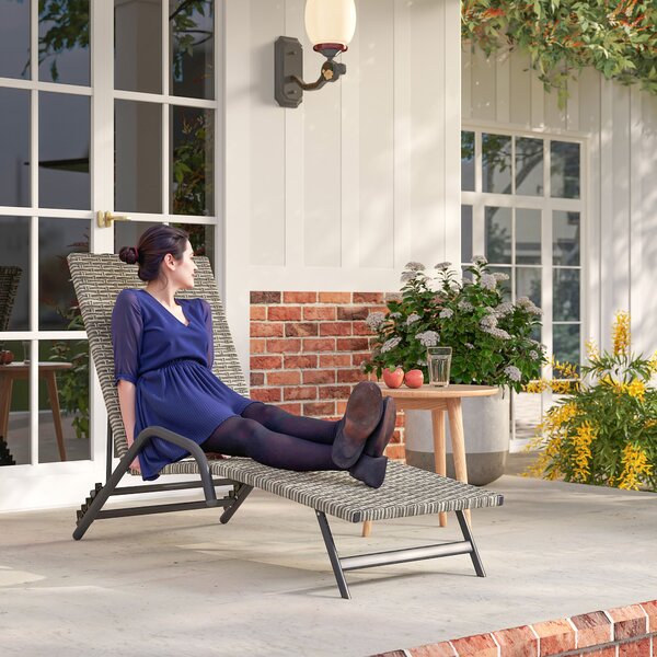 Outsunny Lettino prendisole sdraio in resina intrecciata reclinabile e regolabile su 4 livelli a forma di S, 156x62x96cm marrone | Aosom Italy