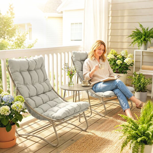 Outsunny Set mobili da balcone 3 pezzi set da giardino con tavolo cuscini struttura in acciaio piedini regolabili, traspirante Grigio chiaro | Aosom Italy