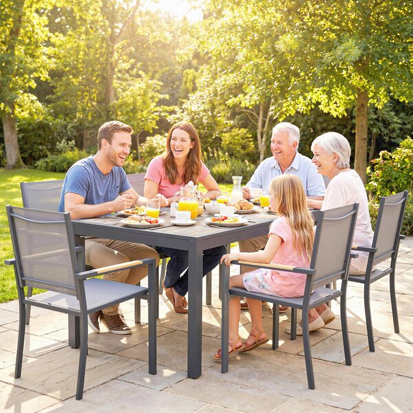 Outsunny Set da Pranzo Esterno per 6 Persone, Tavolo e Sedie, Sedie Impilabili in Rete e Tavolo Effetto Legno, Grigio Scuro | Aosom Italy