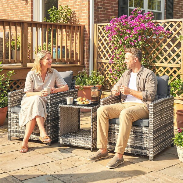 Outsunny Set da Giardino Esterno 3 Pezzi in Resina Intrecciata Tavolo e 2 Poltrone con Cuscini, 62x65x75cm, Grigio Chiaro | Aosom Italy