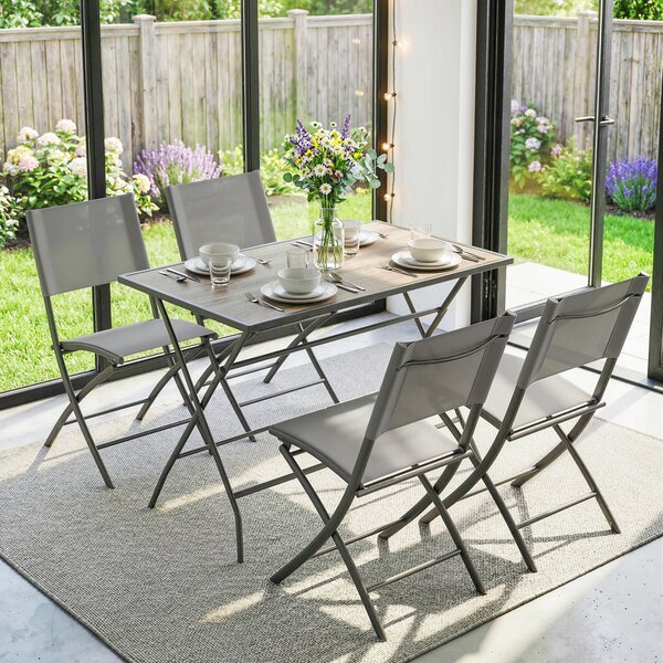 Outsunny Set Mobili da Giardino Pieghevole 5 pezzi Tavolo con 4 Sedie Traspiranti Effetto Legno Salvaspazio | Aosom Italy