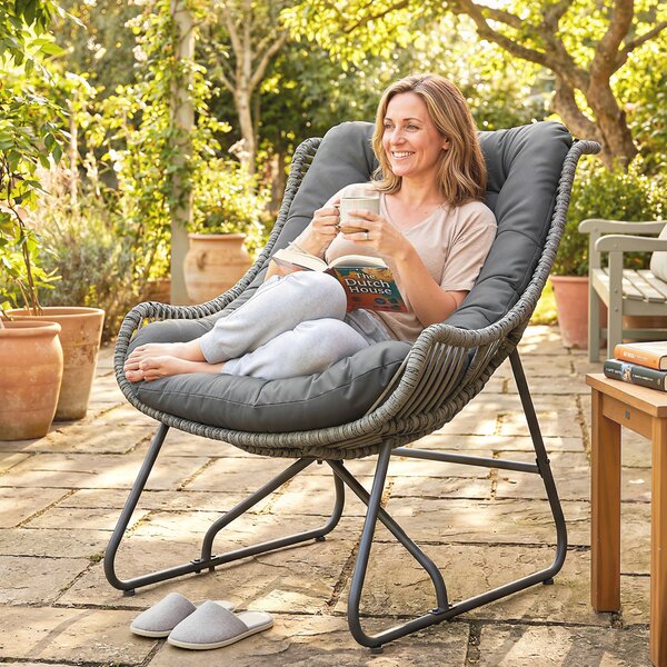Outsunny Poltrona in rattan con cuscino e cinghie, poltrona imbottita da esterno in Polyrattan, poltrona fino a 120 kg | Aosom Italy