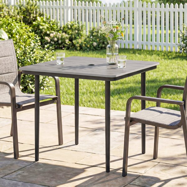 Outsunny Tavolo da giardino rettangolare per 4 persone, tavolo da pranzo esterno con foro per ombrellone, 85 x 85 x 72,5 cm, grigio | Aosom Italy
