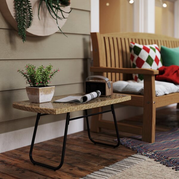 Outsunny Tavolino da giardino in resina intrecciata, 90x50x45 cm, tavolino da giardino con piano in vetro temperato, naturale | Aosom Italy
