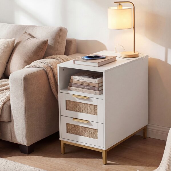 Costway Set di 2 comodini rattan stazione ricarica tavolino letto boho, Comodino ripiano aperto 2 cassetti gambe metallo camera soggiorno ingresso Bianco