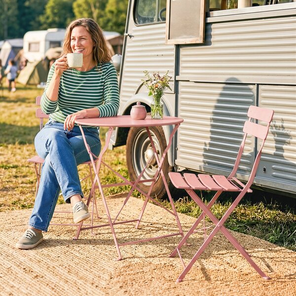 Outsunny Set Bistrot da Giardino 3 Pezzi Tavolo e 2 Sedie Pieghevoli a Doghe Doppia Protezione Antiruggine Rosa | Aosom Italy