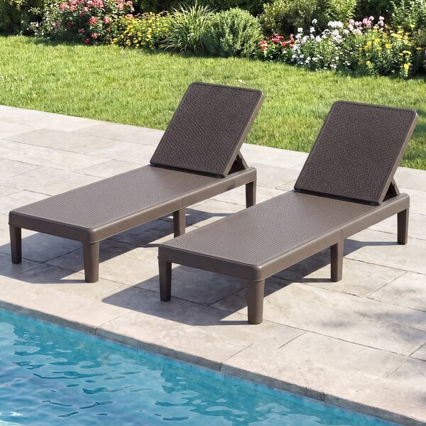 Costway Lettino prendisole da giardino con schienale inclinabile a 4 livelli in pp rattan, Sdraio resistente alle intemperie portata 150 kg Marrone
